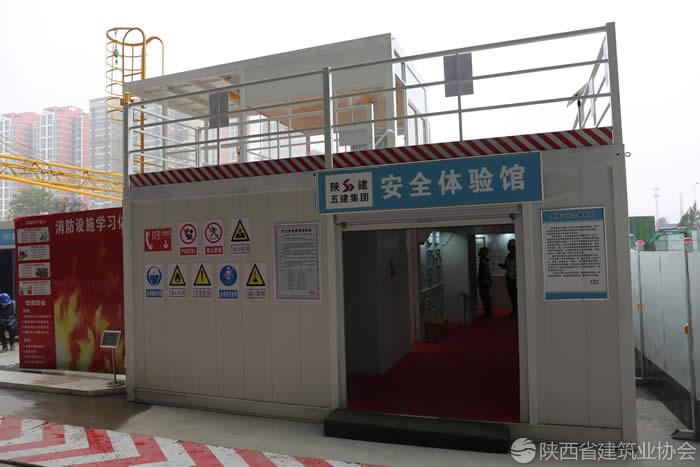施工电梯,楼层施工区,钢筋加工棚以及办公生活区通过智能水电表进行各