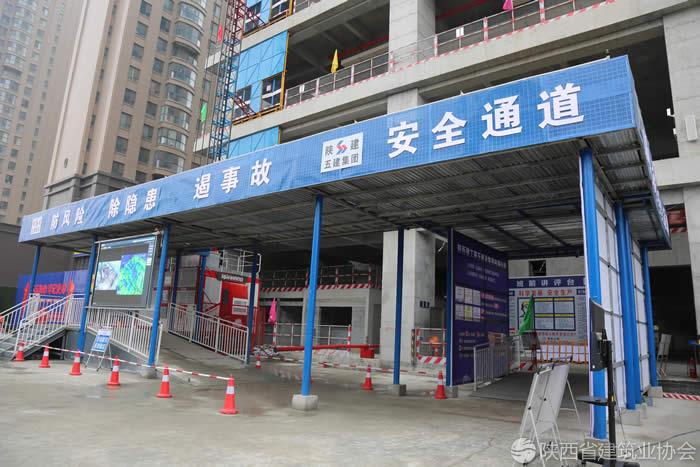 施工电梯,楼层施工区,钢筋加工棚以及办公生活区通过智能水电表进行各