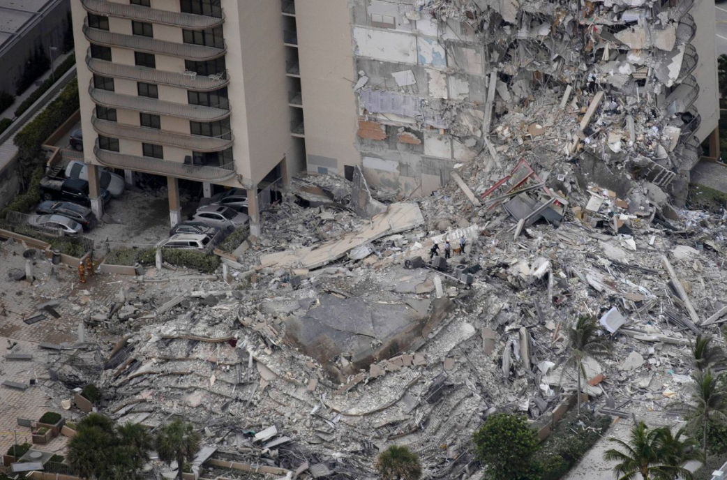 监控录像拍下了这个建筑倒塌的视频: 红色为倒塌范围(资料来源https