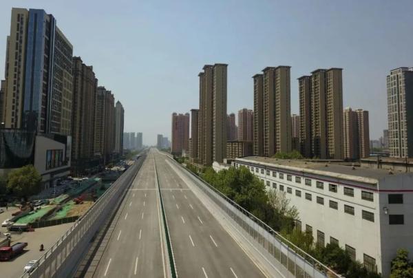 已经通车的昆明路高架桥